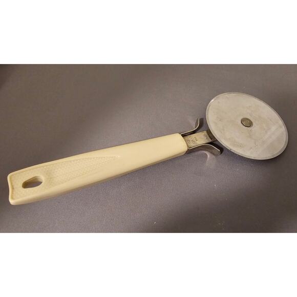 Vintage Ekco Pizza Cutter/Wheel/Slice Ivory Handle Stainless Steel USA - 8" (in) - Picture 1 of 7